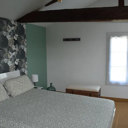 Bed & Breakfast Le Cardoue, D'hotes Proche Du Puy Dufou *