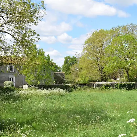 Bed & Breakfast Le Cardoue, D'hotes Proche Du Puy Dufou Chantonnay