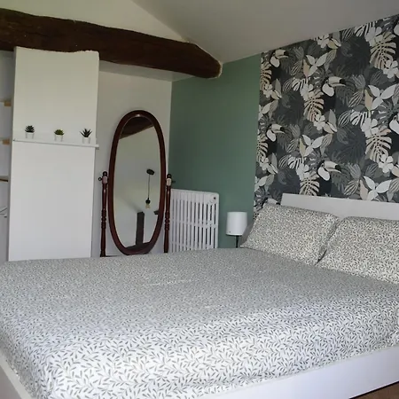 Le Cardoue, D'hotes Proche Du Puy Dufou Bed & Breakfast *