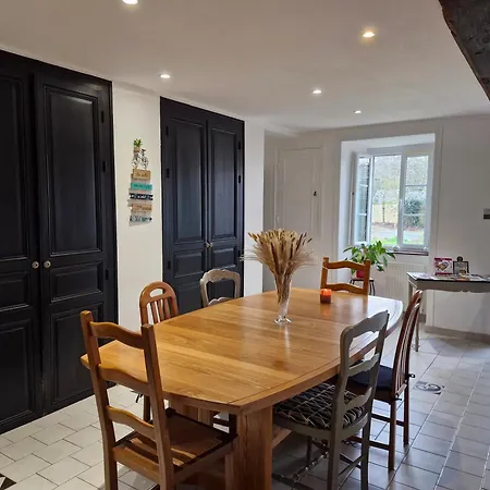 Le Cardoue, D'hotes Proche Du Puy Dufou Bed & Breakfast