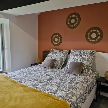 Le Cardoue, D'hotes Proche Du Puy Dufou Bed & Breakfast *